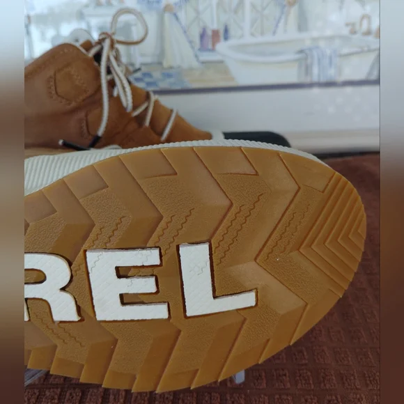 Sorel Brown and Black Winter Boots - Picture 9 of 16